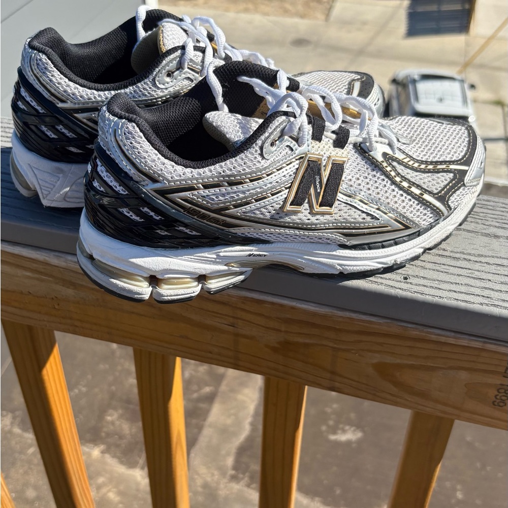 New Balance 1906R size 9 White and Black Athletic Sneakers